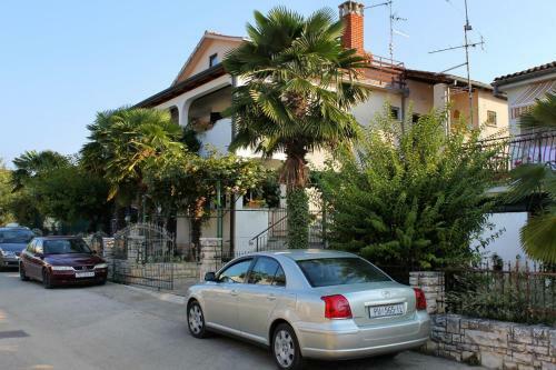 Hostal Apartments With A Parking Space Novigrad - 2536