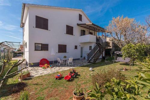 Hostal Apartments With A Parking Space Novigrad - 2536