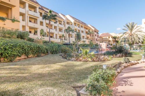 Duquesa Village Apartemento 2114
