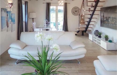 Holiday Home Le Pizou 02