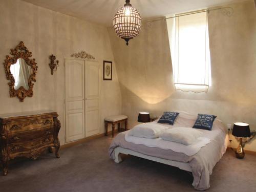 Holiday Home Pont Saint Esprit With Fireplace 03