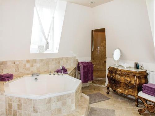 Holiday Home Pont Saint Esprit With Fireplace 03