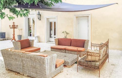 Holiday Home Pont Saint Esprit With Fireplace 03
