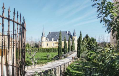 Holiday Home Pont Saint Esprit With Fireplace 03