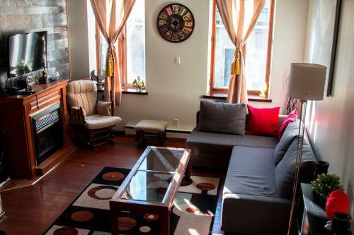 Cozy Apartment In Montreal's Heart