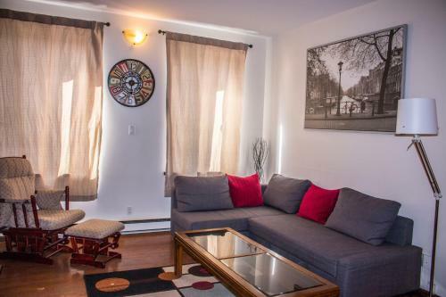 Cozy Apartment In Montreal's Heart