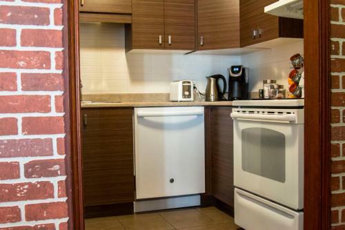 Cozy Apartment In Montreal's Heart