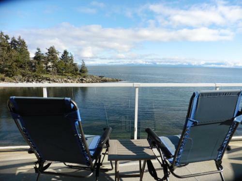 Dolphin Beach Oceanfront Cottage