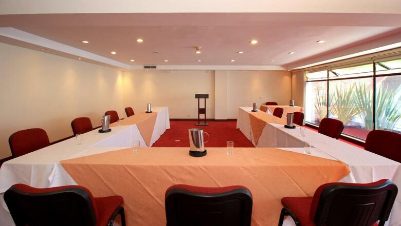 Hotel Windsor House Inn By Geh Suites