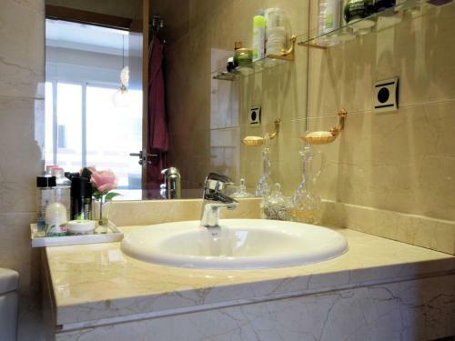 Cozy Apartment In Marbella With Swimming Pool