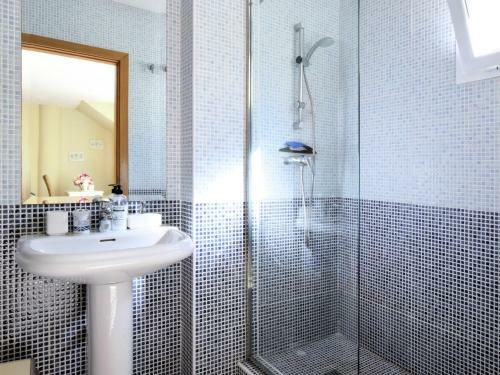 Cozy Apartment In Marbella With Swimming Pool