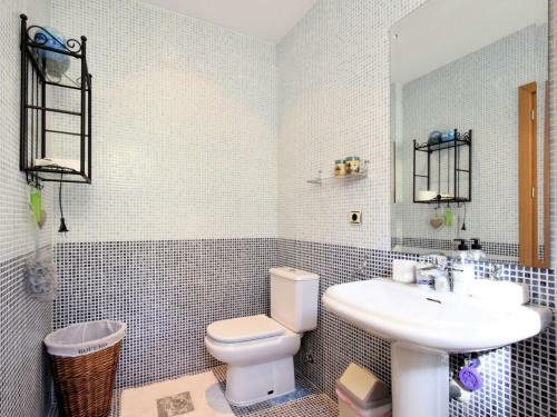 Cozy Apartment In Marbella With Swimming Pool