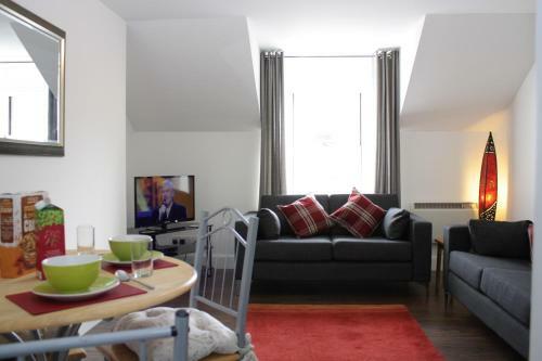 40 Tomnahurich Street Apartment