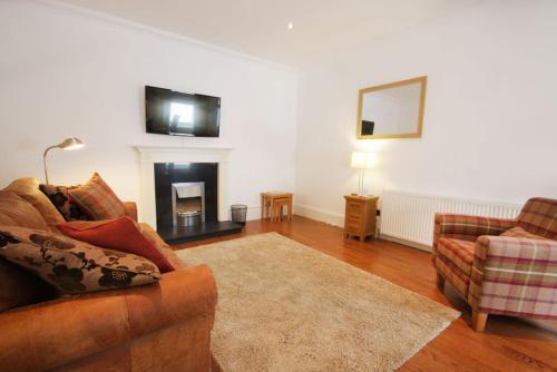 40 Tomnahurich Street Apartment