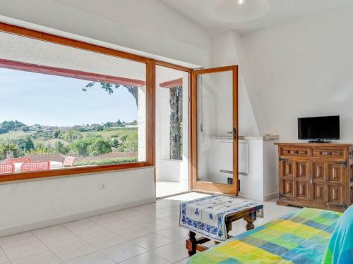 Peaceful Holiday Home With Fireplace, Garden And Parking
