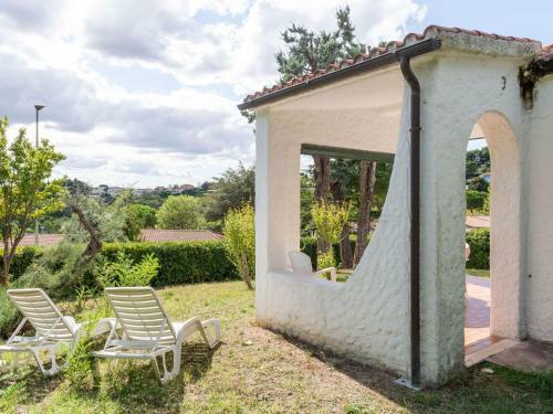 Peaceful Holiday Home With Fireplace, Garden And Parking