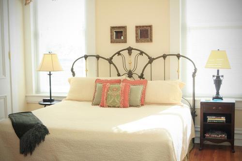 Dupont Mansion Historic Bed And Breakfast