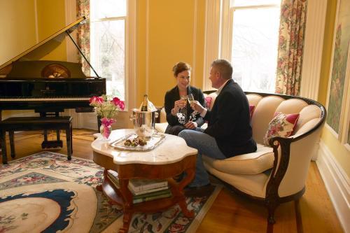 Dupont Mansion Historic Bed And Breakfast