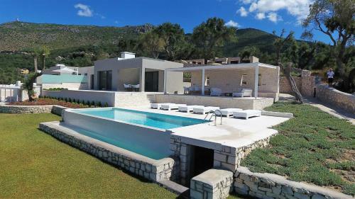 Villa Kira