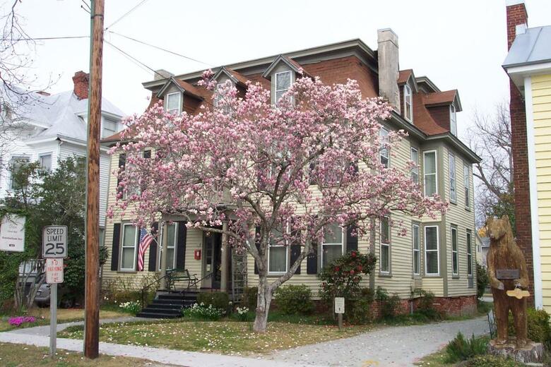 Bed & Breakfast Meadows Inn