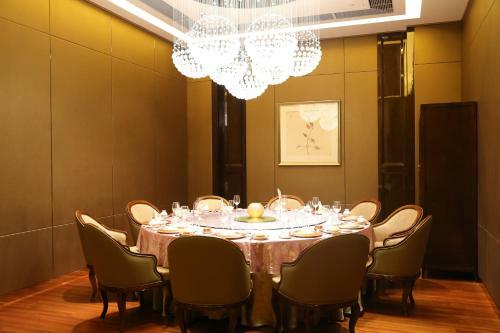 Kaixuanmen Jianguo Hotel