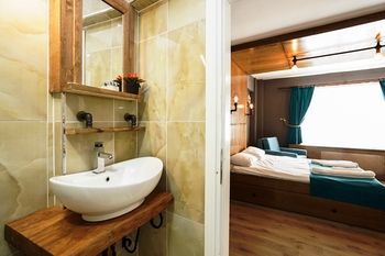 Hotel Cube Suites