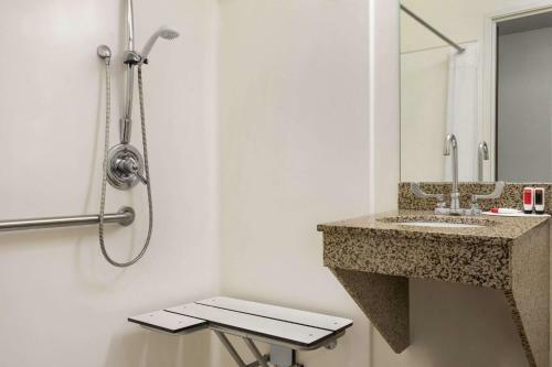 Hotel Baymont By Wyndham Buffalo