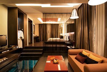 Hotel Z Through By The Zign