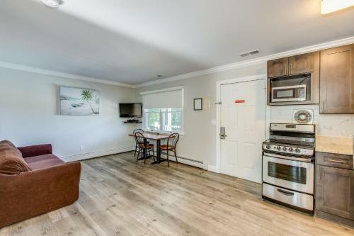 Motel Colonial Shores Resort