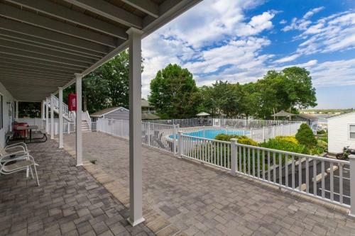 Motel Colonial Shores Resort