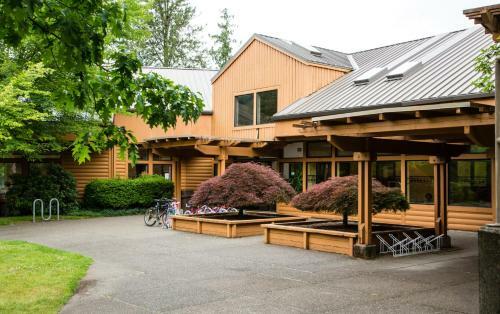 Mount Hood Village Premium Yurt 3