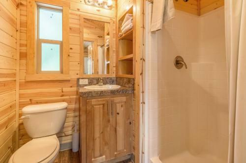 Mount Hood Village Deluxe Cabin 8