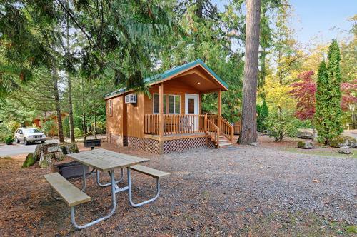 Mount Hood Village Deluxe Cabin 8