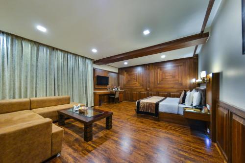 Hotel Clarks Inn Srinagar