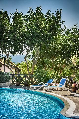 Hotel Cruccuris Resort