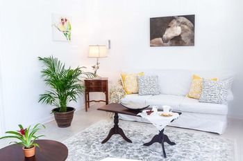 Cattleya's New Kingston Guest Apartment