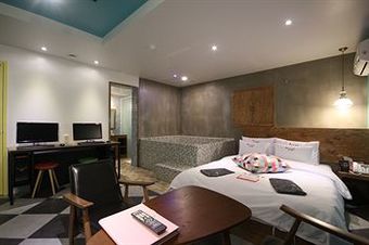 Hotel You, I In