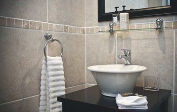 Bed & Breakfast Serendipity Guest House And Restaurant