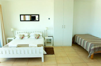 Hotel Roman Rock Studios