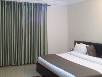 Crystal Rose Ambassador Hotel