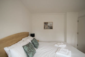 Knights Court Apartments
