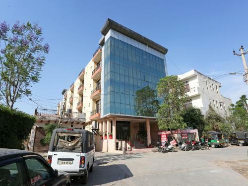 Hotel Oyo 8536 Azad Square