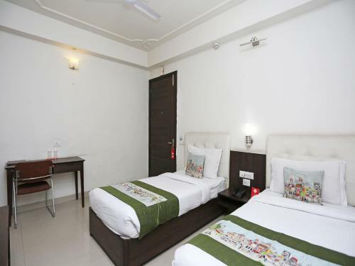 Hotel Oyo 8536 Azad Square