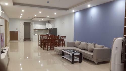 Son Thinh Three Bedroom Apartment