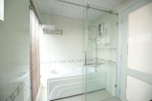 Son Thinh Three Bedroom Apartment
