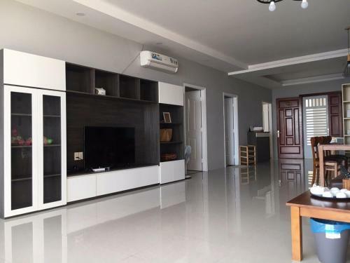 Son Thinh Three Bedroom Apartment