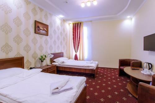 Hotel Golden Night