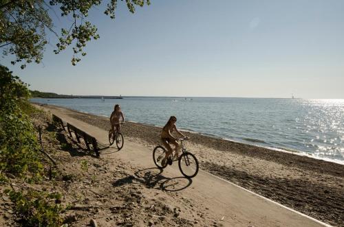 Brennan Beach Lakeview Park Model 8