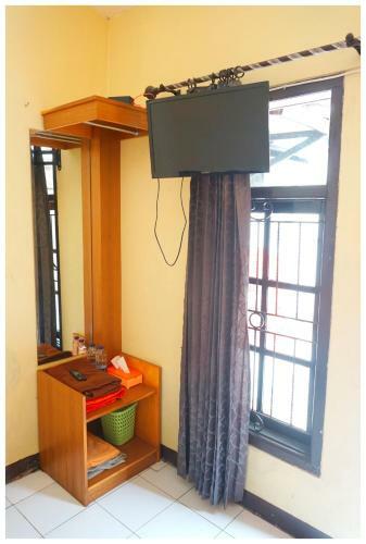 Bed & Breakfast Budi House & Food Station