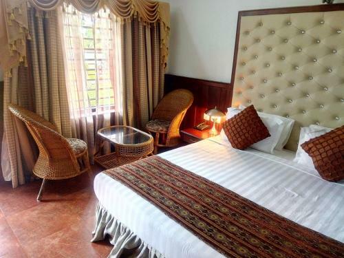 Hotel Regant Lake Village